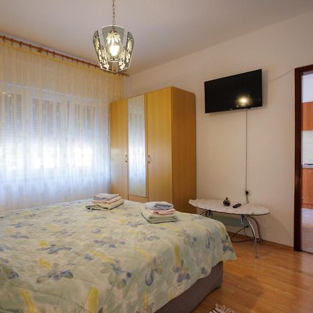 Apartment Studio Close To Sea Krk Town Exteriör bild