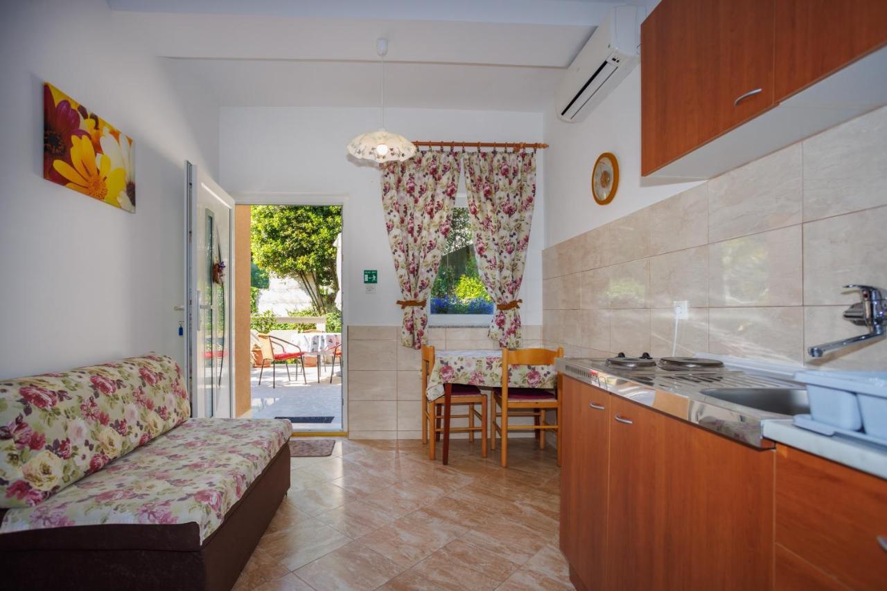 Apartment Studio Close To Sea Krk Town Exteriör bild