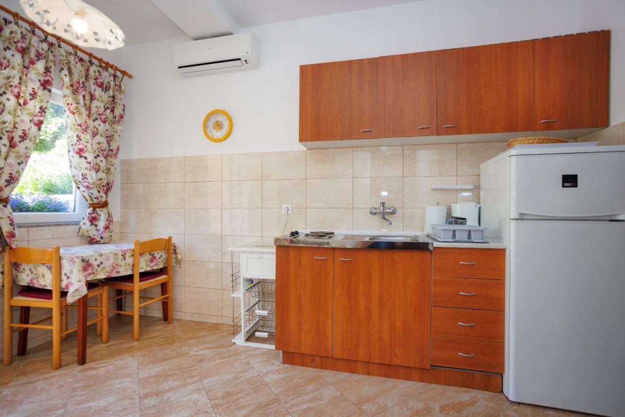 Apartment Studio Close To Sea Krk Town Exteriör bild