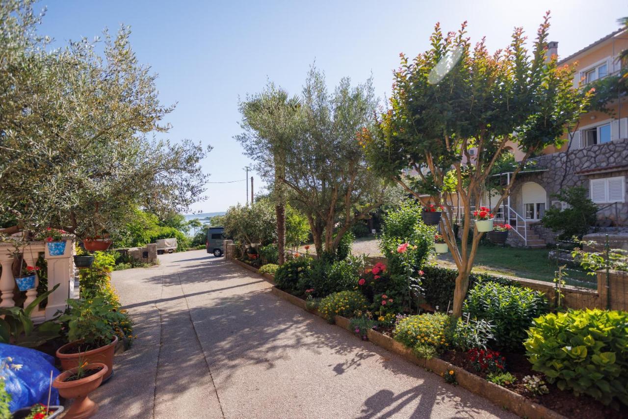 Apartment Studio Close To Sea Krk Town Exteriör bild