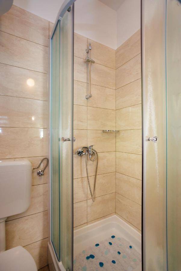 Apartment Studio Close To Sea Krk Town Exteriör bild